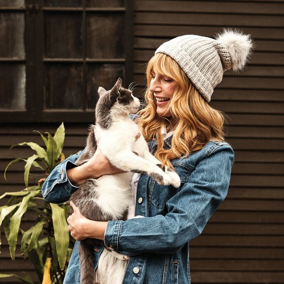 JULES KAE Pom Beanie NWT - Alltrue Box - Picture 3 of 4